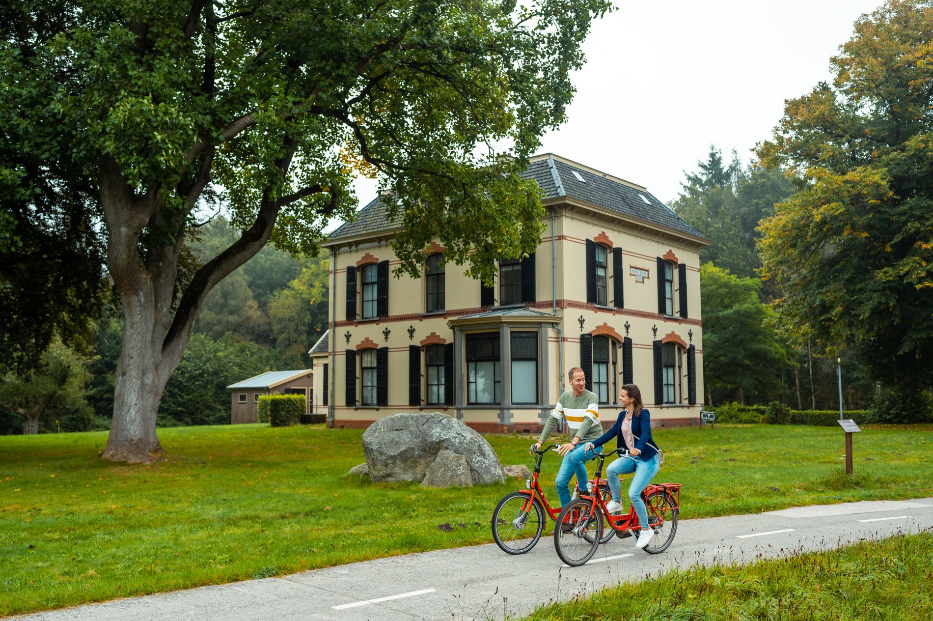Veenhuizen fietsen bij directeurswoning